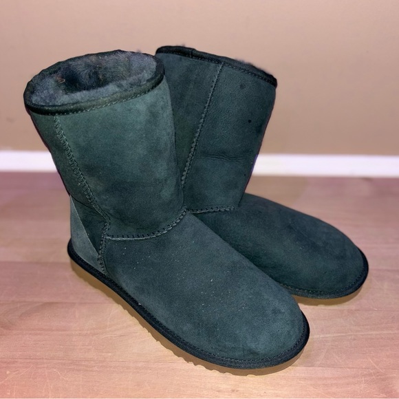 NWOT UGG Classic Short Boots - Hunter Green - Picture 4 of 4